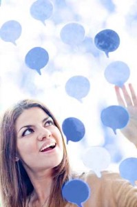 zdjęcie kobiety która uczy się słowek naturalnie